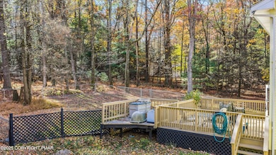 587 Long Mountain Rd, Effort, PA 18330 - photo 3