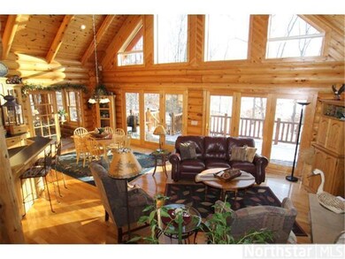 This is such a comfortable & inviting room with a 