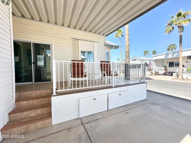 GRAND TILED DECK