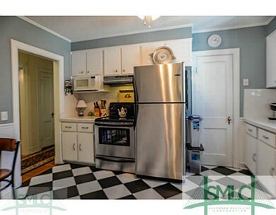 Kitchen. This great kitchen has plenty of room. Al
