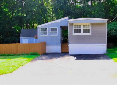 21 Woodridge Dr, Mapleville, RI 02839 - photo 2