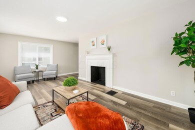 047__W 1776 e Sycamore St-009