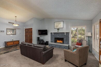 1715 N La Rosa (5 of 26)