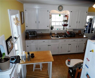 81 Oakland St, Waterville, ME 04901 - photo 5