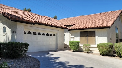 2 car garage and a private court yard leading to y