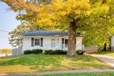 3541 27th St, Des Moines, IA 50310 - photo 2