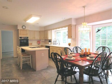 8941 Cross Chase Cir, Lorton, VA 22079 - photo 4