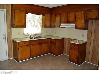 201 Elmhurst Ave, High Point, NC 27262 - photo 3