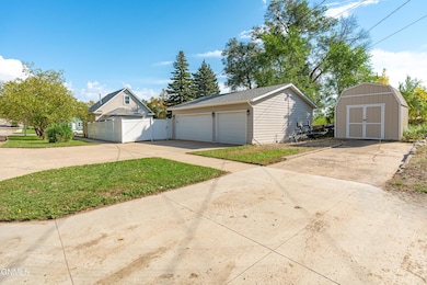 411 2nd Ave NE, Mandan, ND 58554 - photo 2
