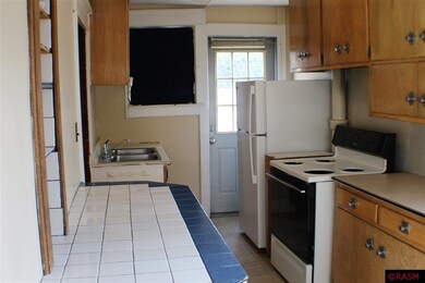 517 Carney Ave, Mankato, MN 56001 - photo 2
