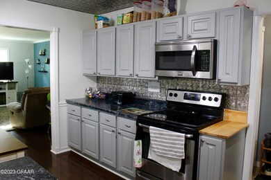 1410 10th Ave S, Grand Forks, ND 58201 - photo 2