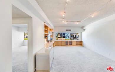 Living / Dining Area