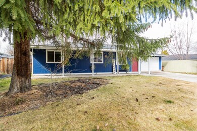 1741 SW 33rd St, Redmond, OR 97756 - photo 2