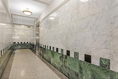 26-25 Union St unit 3E, Flushing, NY 11354 - photo 5