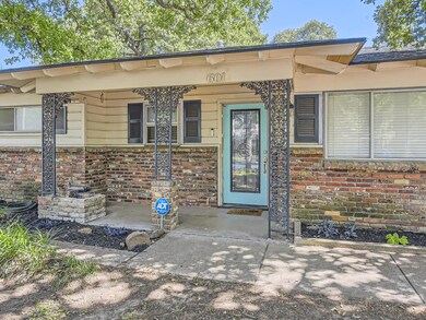 601 Woodcrest Dr, Hurst, TX 76053 - photo 4