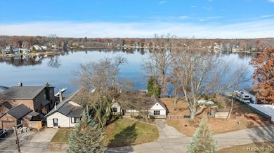 9492 Roundlake Blvd, White Lake, MI 48386 - photo 3