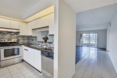 701 SW 128th Ave unit F310, Pembroke Pines, FL 33027 - photo 4
