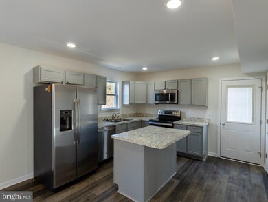 493 Stonewall St, Strasburg, VA 22657 - photo 4