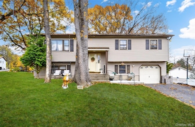 404 Carlton Cir, New Windsor, NY 12553 - photo 4