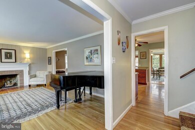 2425 Lexington Rd, Falls Church, VA 22043 - photo 3