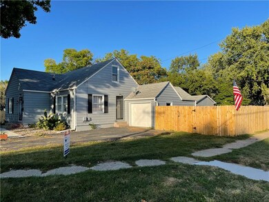 1901 Merklin Way, Des Moines, IA 50310 - photo 5