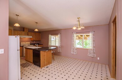 Kitchen-dining combo