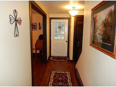 Entry/Foyer.