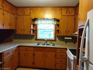 1130 Richardson St, Ramseur, NC 27316 - photo 5