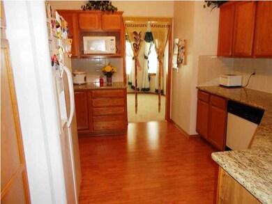 Great kitchen with newer granite counter tops. Pan