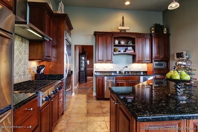Wonderful kitchen w/center island