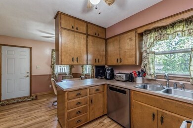 620 E 18th St N, Newton, IA 50208 - photo 7