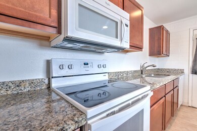 986 3rd Ave-7