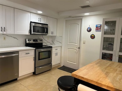 9894 Fairway Cove Ln, Plantation, FL 33324 - photo 5