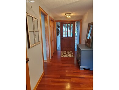 1930 SW Laura Ct, Troutdale, OR 97060 - photo 4