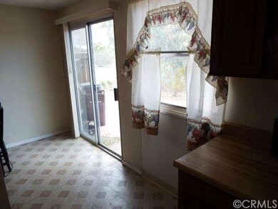 Dining room area, slicer to back yard