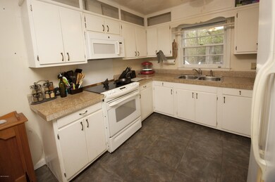 138 Cardinal Rd, Jacksonville, NC 28546 - photo 2