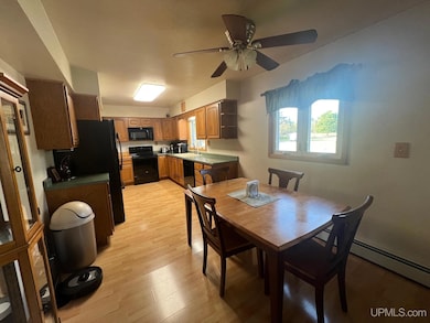 445 Lawrence St, Kingsford, MI 49802 - photo 4