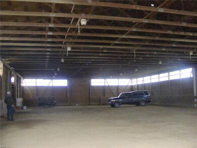 Riding Arena w/sprinkler system