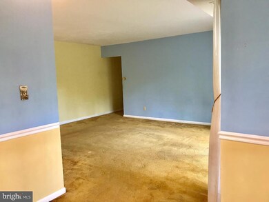 3790 Lyndhurst Dr unit 202, Fairfax, VA 22031 - photo 5