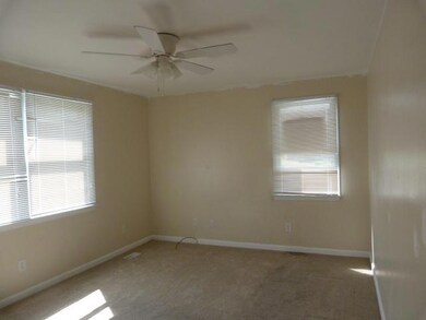 307 Meadow Dr, Shelbyville, TN 37160 - photo 4