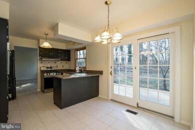 13155 Madonna Ln, Fairfax, VA 22033 - photo 3