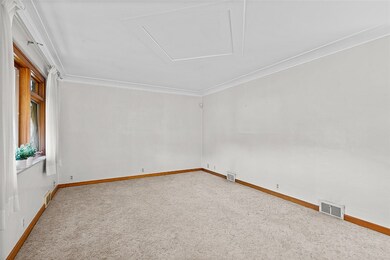 The spacious Living Room.