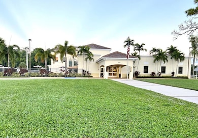 20 Sheffield A, West Palm Beach, FL 33417 - photo 2