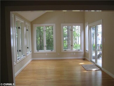 Interior Space/Layout - Views of Water in Sun Fill