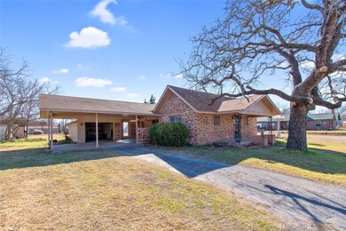 312 W Boyd Ave, Boyd, TX 76023 - photo 2