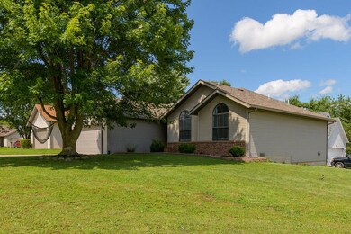 828 S Chinkapin Ave, Nixa, MO 65714 - photo 2