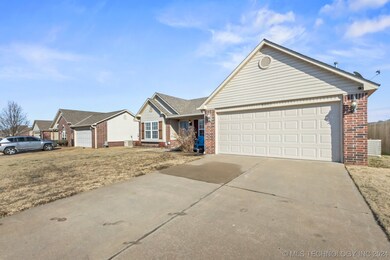 8803 S 261st East Ave, Broken Arrow, OK 74014 - photo 2