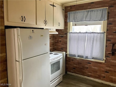 213 N Bentley Ave, Niles, OH 44446 - photo 2