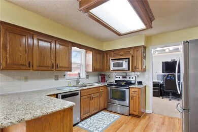 Nice kitchen with granite