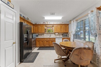 403 Texas St, Tomball, TX 77375 - photo 7